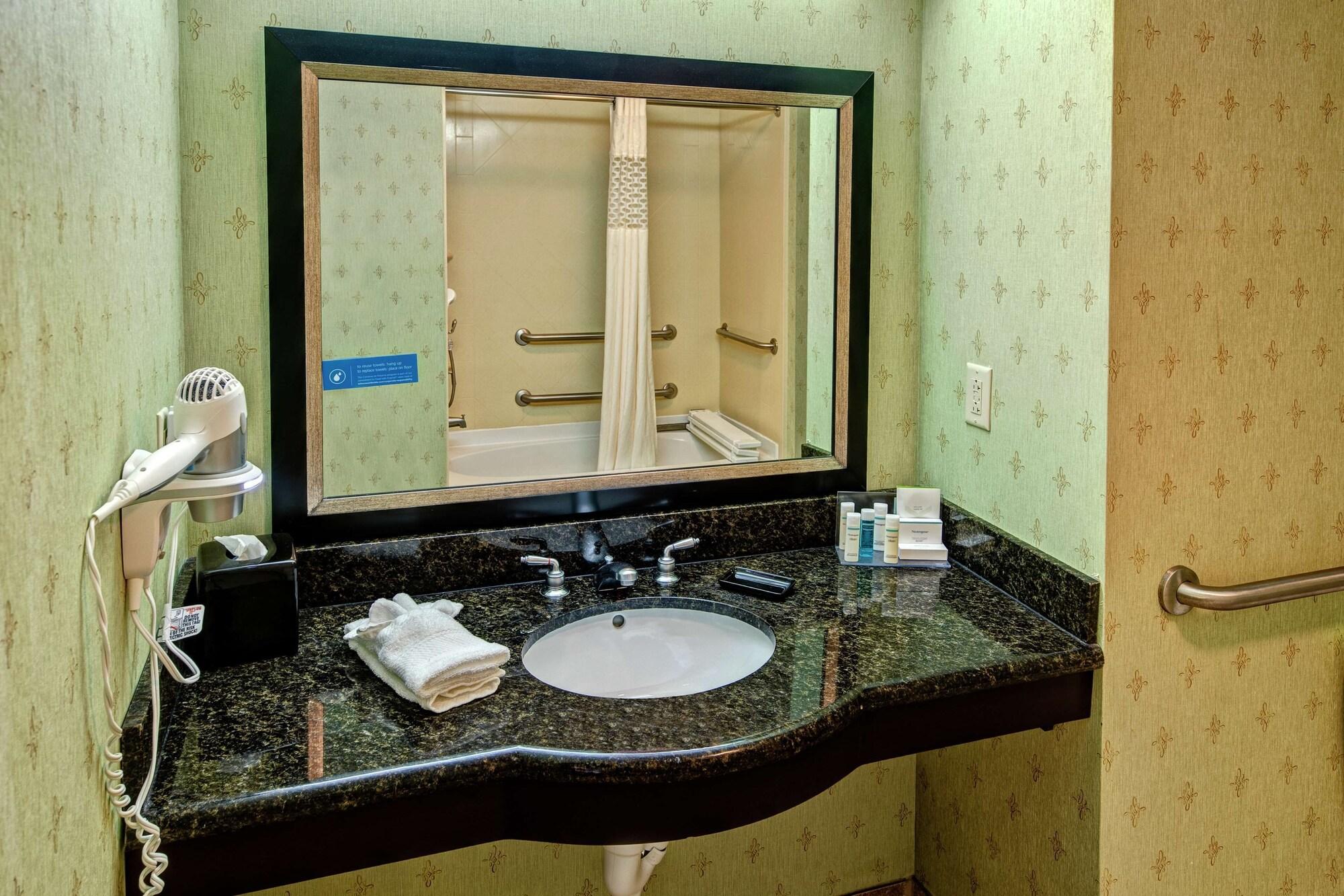 Hampton Inn Crossville Bagian luar foto